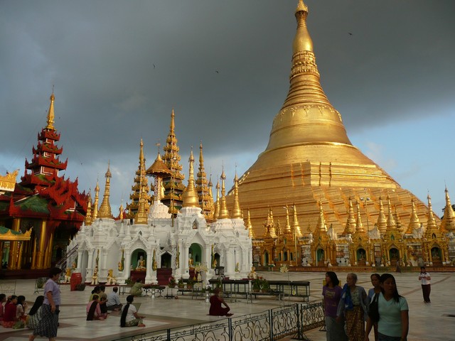  Shwedagon Pagoda in Yangon