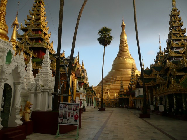  Shwedagon Pagoda in Yangon
